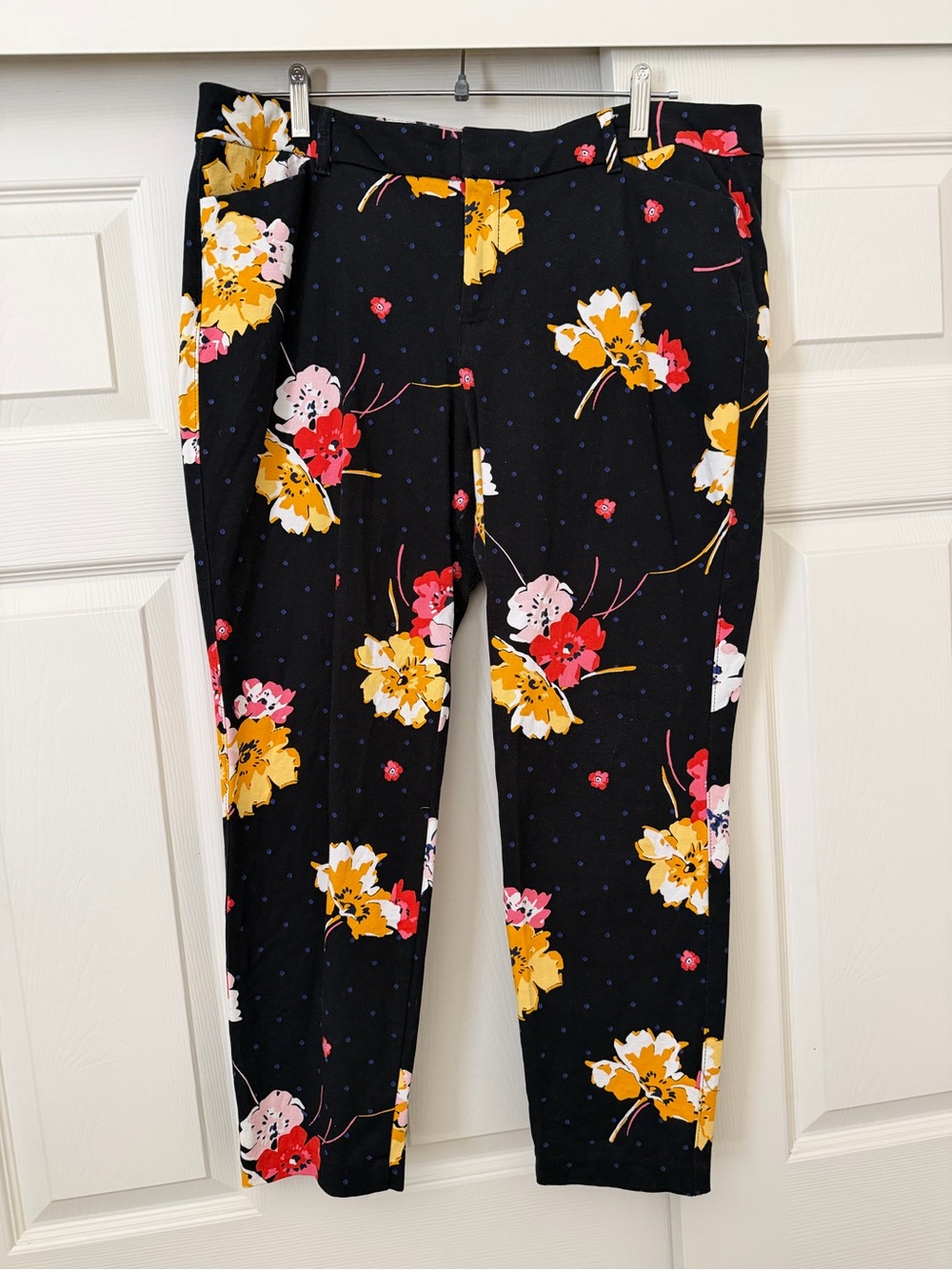 Old Navy Black Floral Cropped Pants with Colorful Blooms